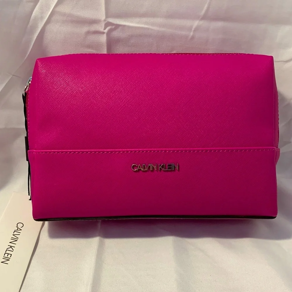 NWT Calvin Klein Vinyl Cosmetic Case